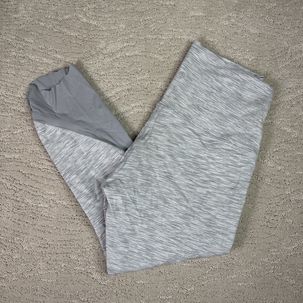 Women's Lululemon‎ Size 10 Wunder Under Crop High Rise Scallop Hem Leggings
